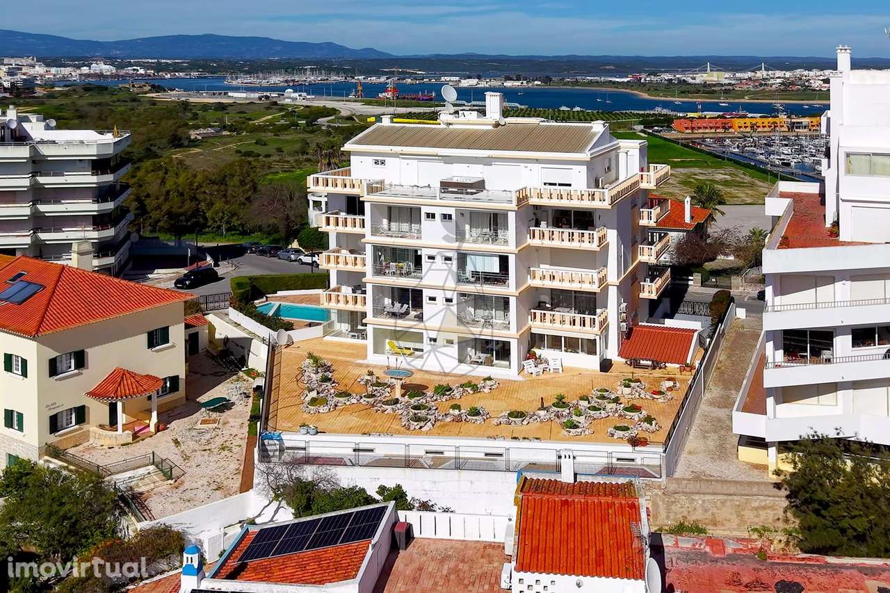 Apartamento T1  com Garagem e Piscina  no Coração da Praia da Rocha - Grande imagem: 4/60