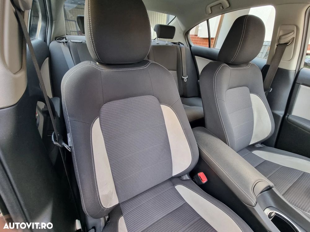 Toyota Avensis 1.8 Executive - 23