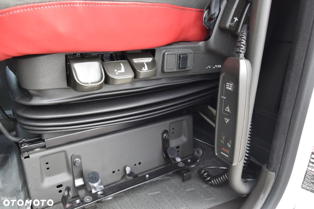 Volvo FH500 / EURO 6 / KLIMATYZACJA POSTOJOWA / ACC / LEDY / 2 ZBIORNIKI / FULL SPILERY / SERWISOWANY / SPROWADZONY - 21