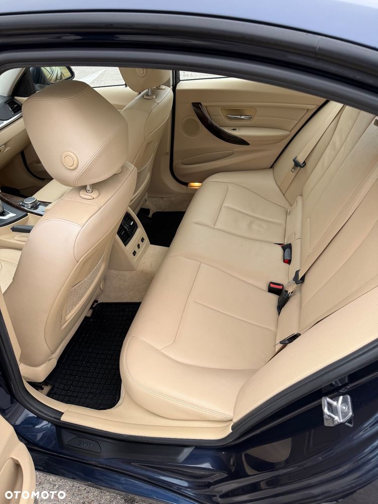 BMW Seria 3 328i xDrive - 11