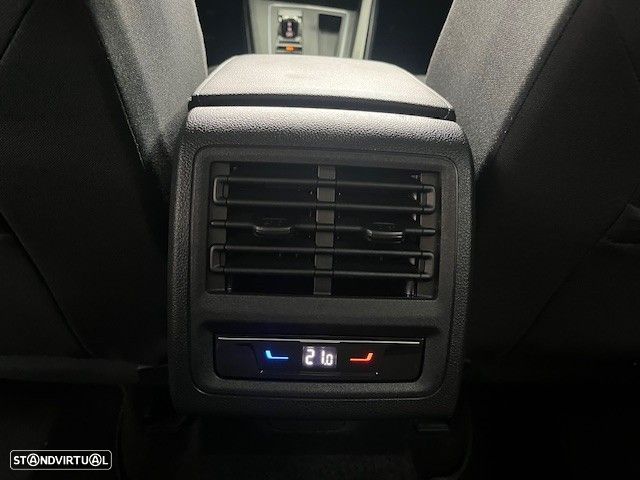 VW Golf Variant 2.0 TDi Style DSG - 23