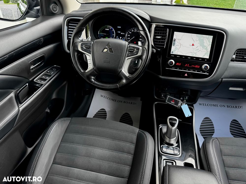 Mitsubishi Outlander 2.4 4WD Plug-In Hybrid Plus - 13