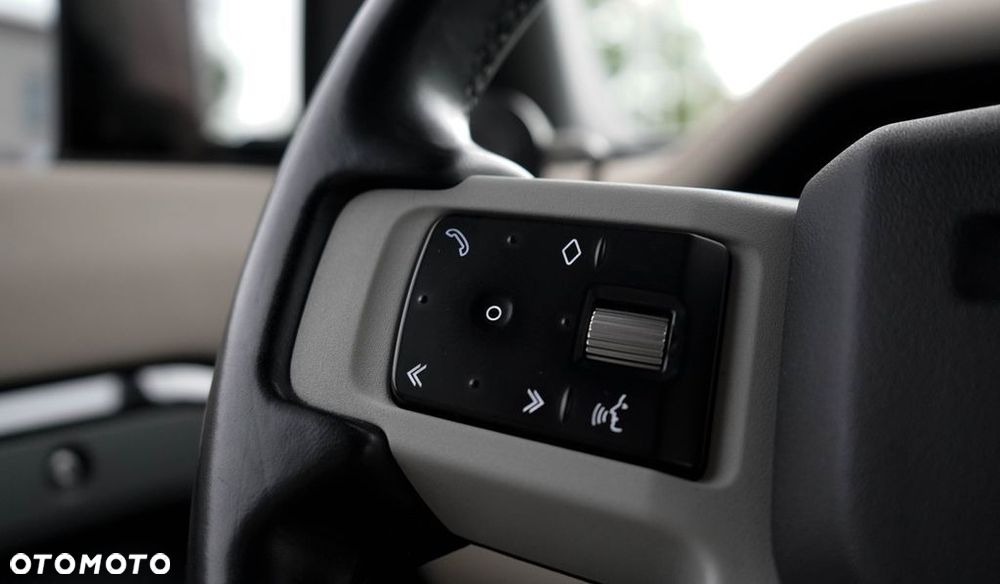 Land Rover Defender - 17