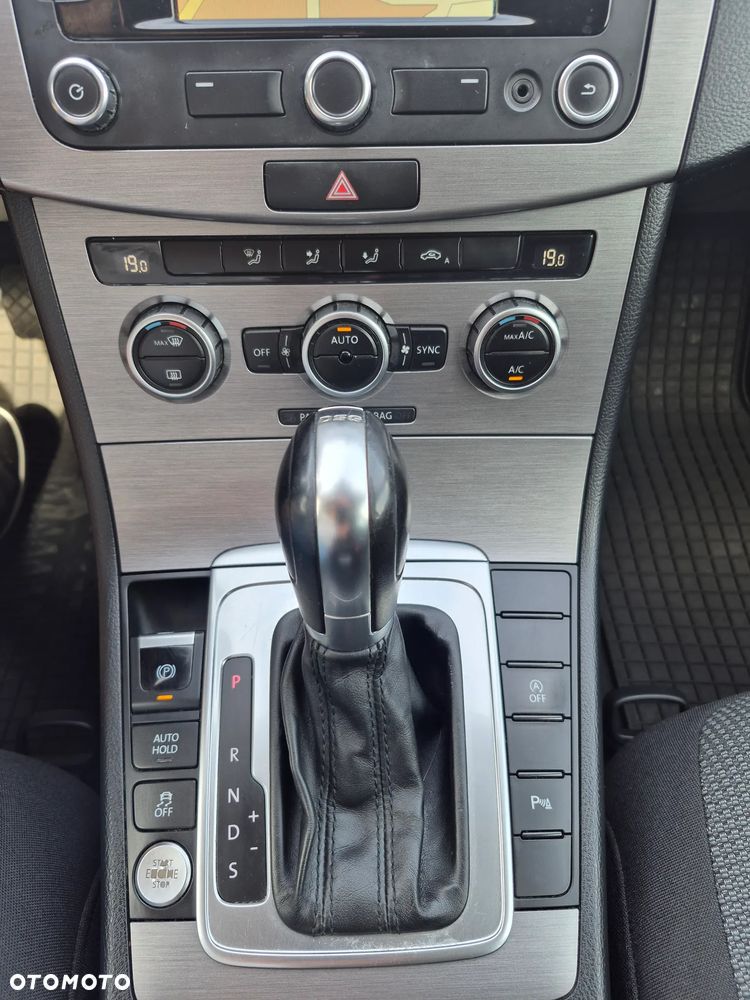 Volkswagen Passat - 13