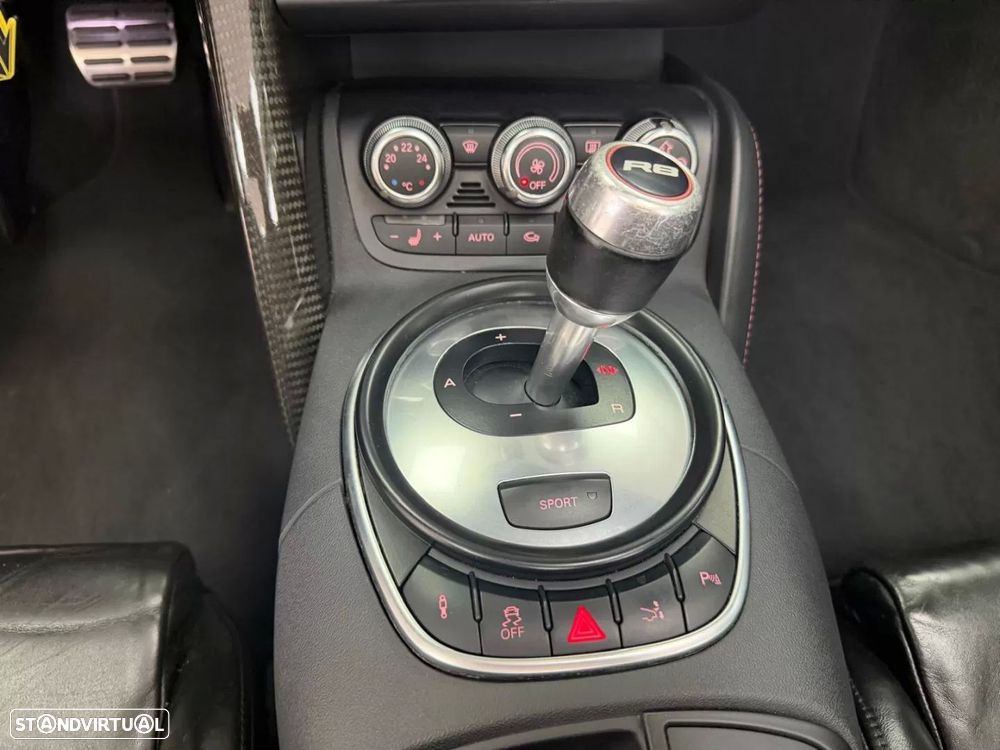 Audi R8 Spyder 5.2 FSi V10 quattro R tronic - 38
