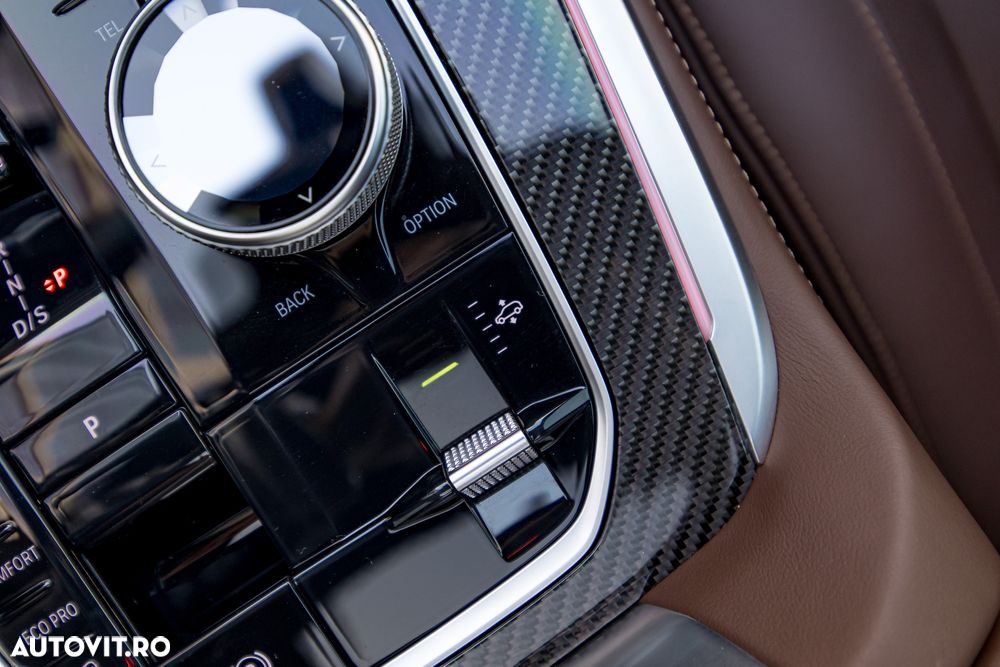 BMW X7 M60i xDrive AT MHEV - 33