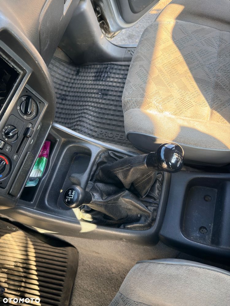Mazda Seria B - 12