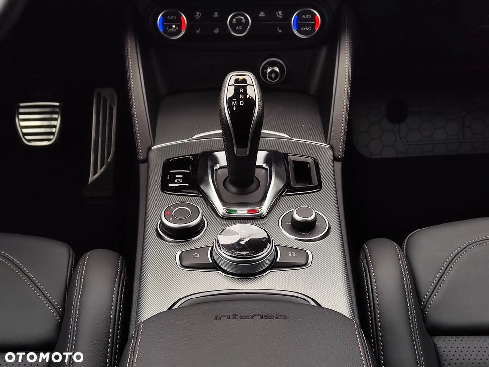 Alfa Romeo Stelvio 2.0 Turbo Intensa Q4 - 19