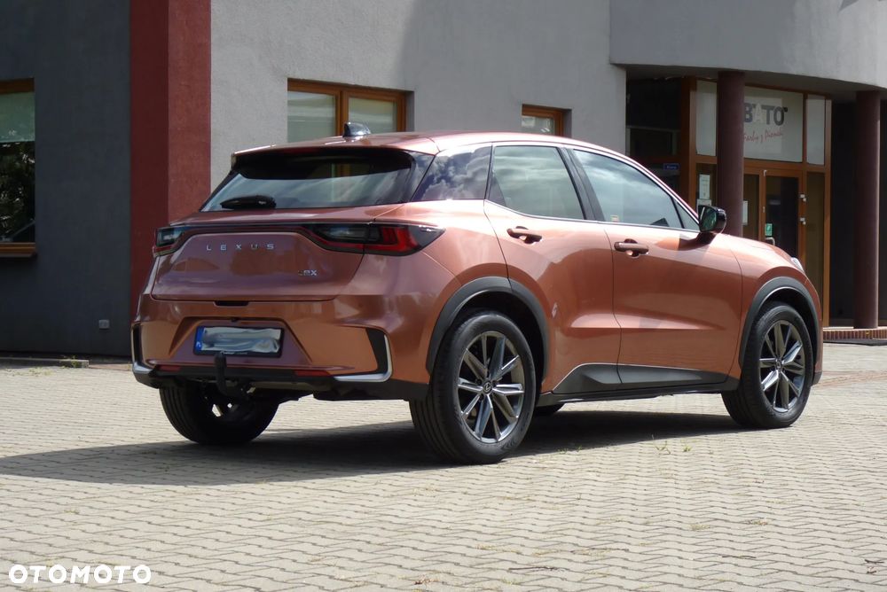 Lexus LBX - 4