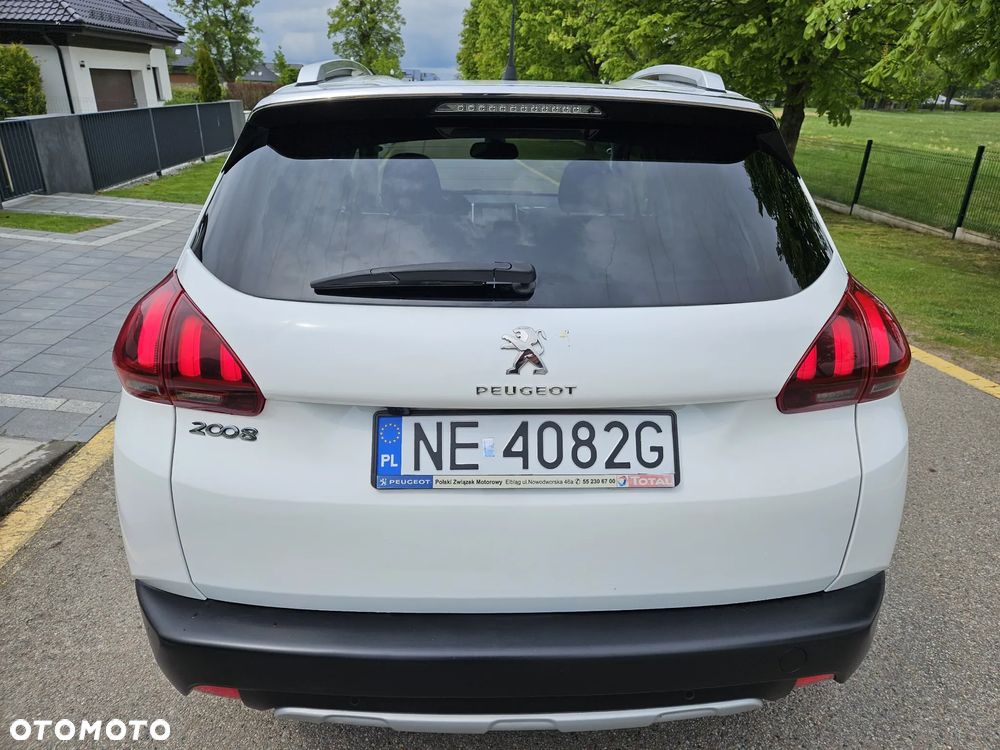 Peugeot 2008 1.2 Pure Tech Allure S&S - 17