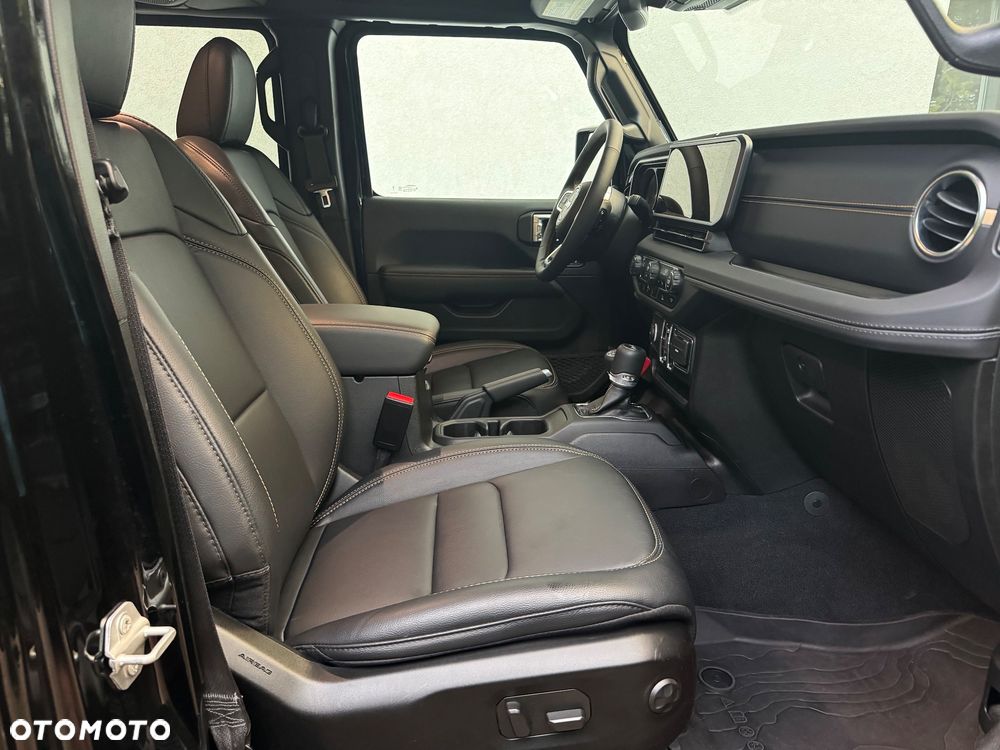 Jeep Wrangler - 11
