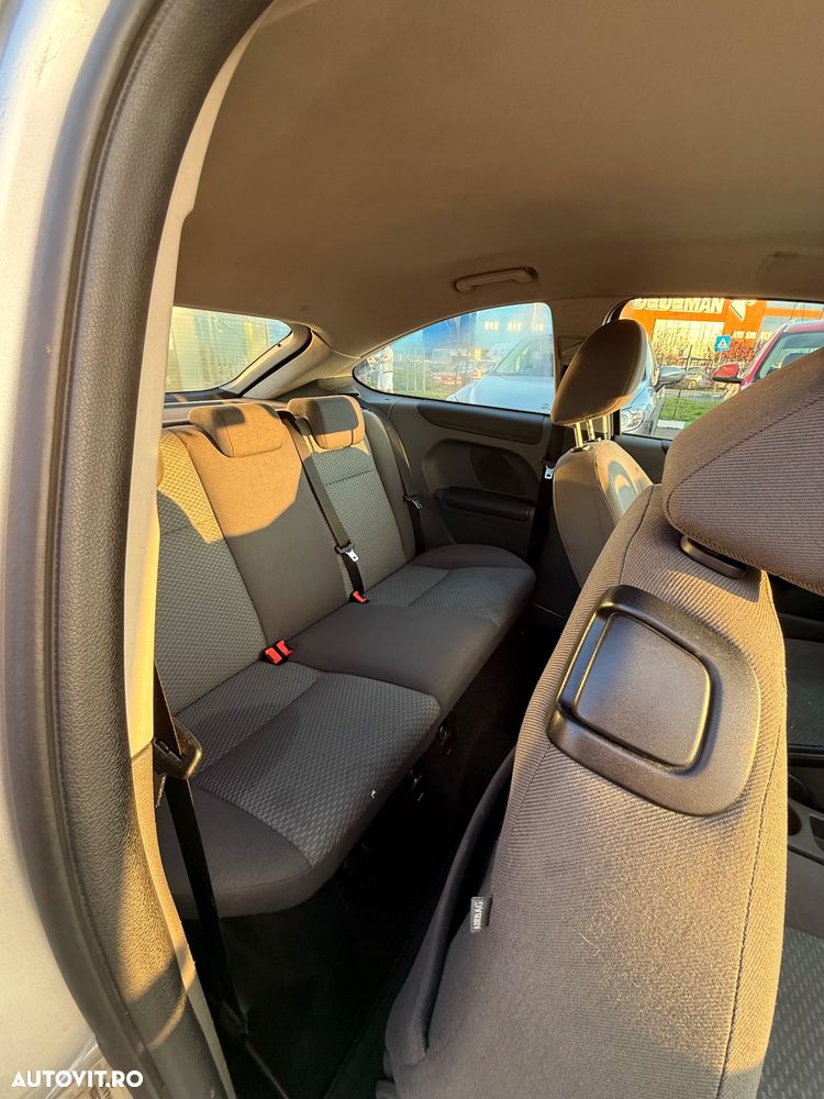 Ford Focus 1.6i Sport - 4