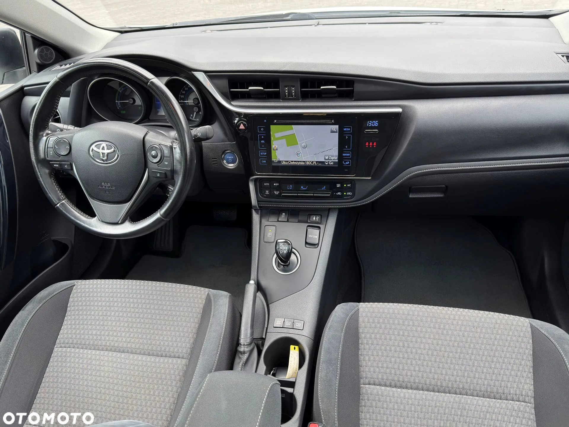 Toyota Auris Hybrid 135 Premium - 10