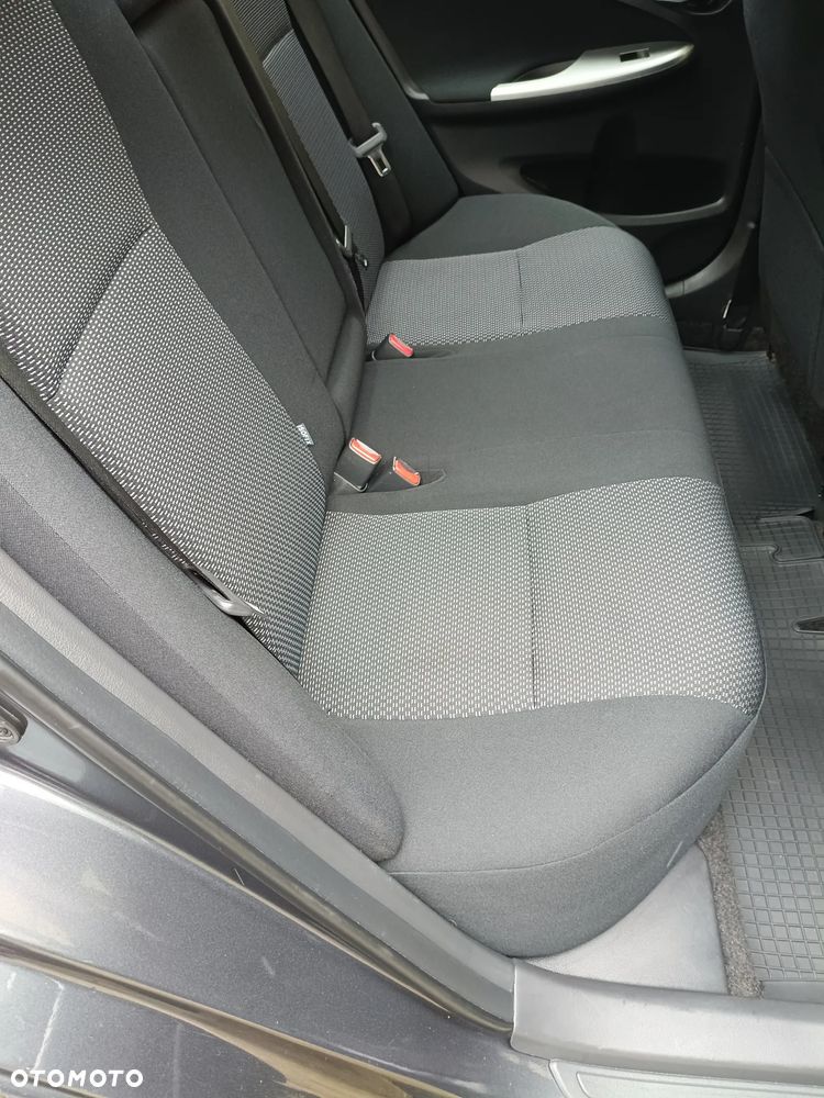 Toyota Corolla 1.6 Premium + - 9