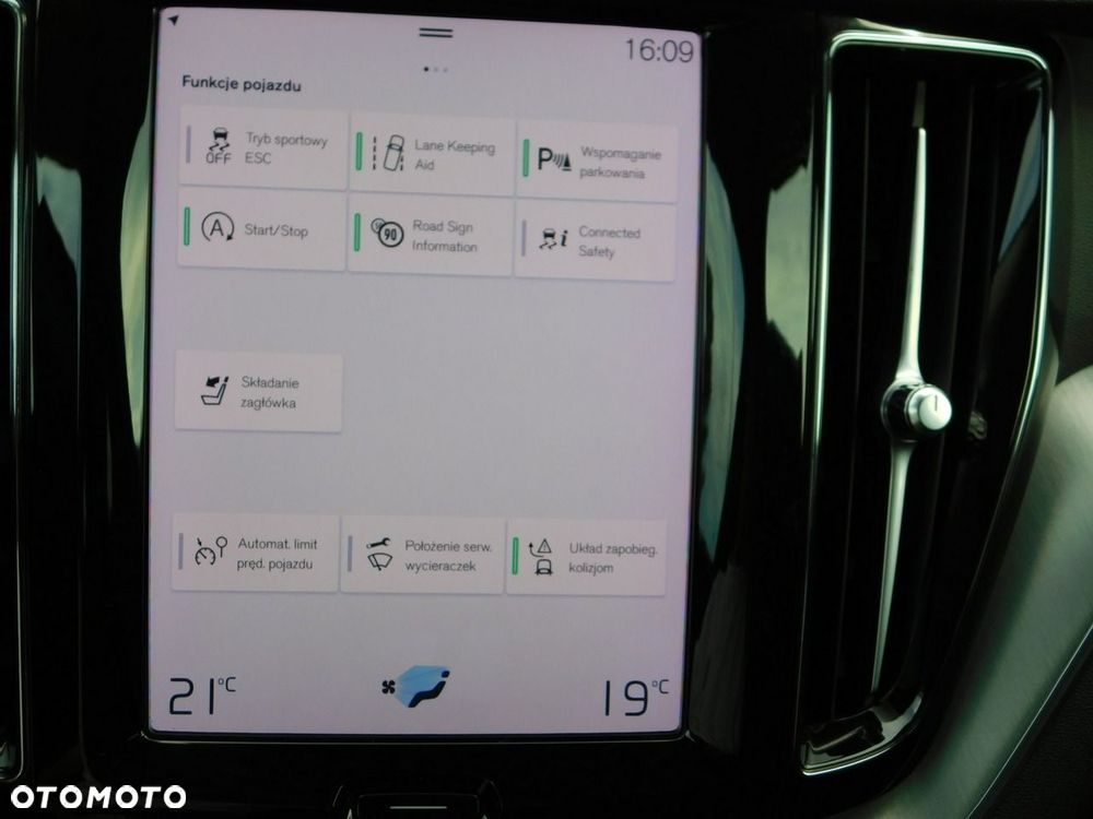 Volvo XC 60 B4 B Momentum Pro - 21
