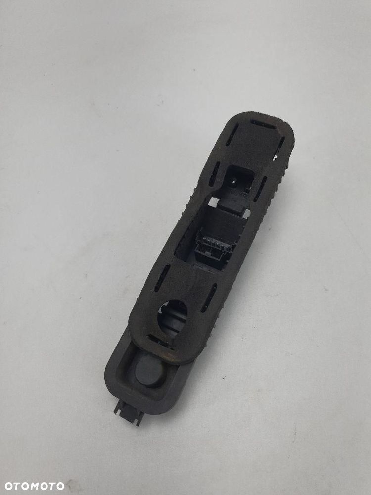 WKŁAD LAMPY TYŁ VIVARO PRIMASTAR RENAULT TRAFIC II 25467008 - 2