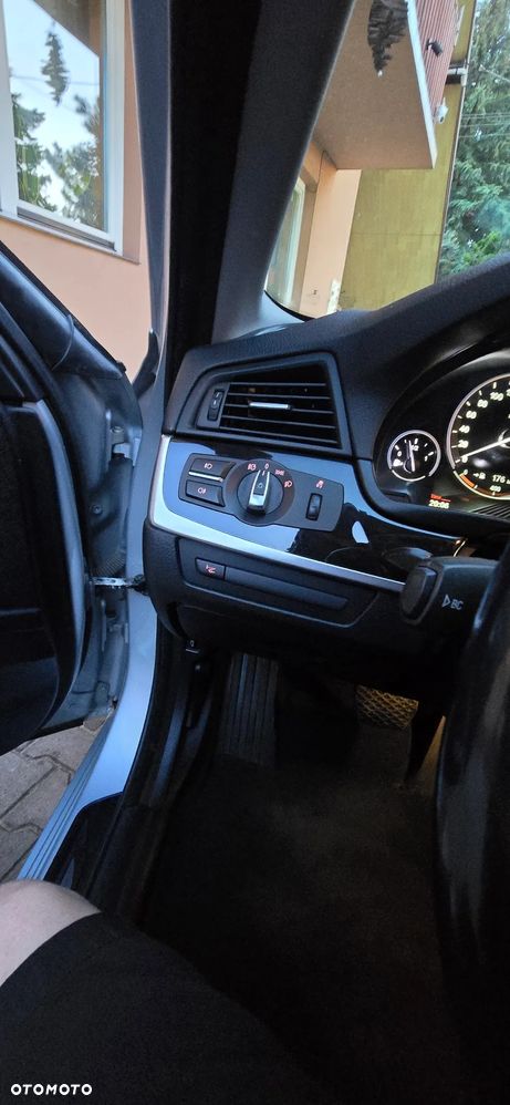 BMW Seria 5 535i xDrive Sport-Aut Luxury Line - 23