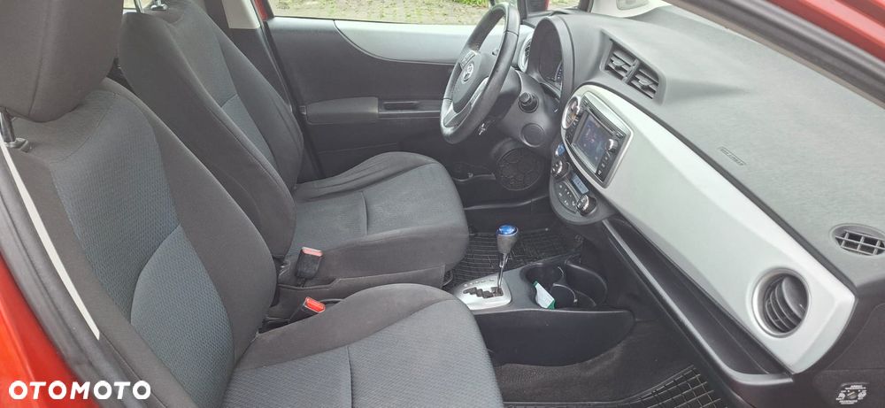Toyota Yaris Hybrid 100 Dynamic - 12