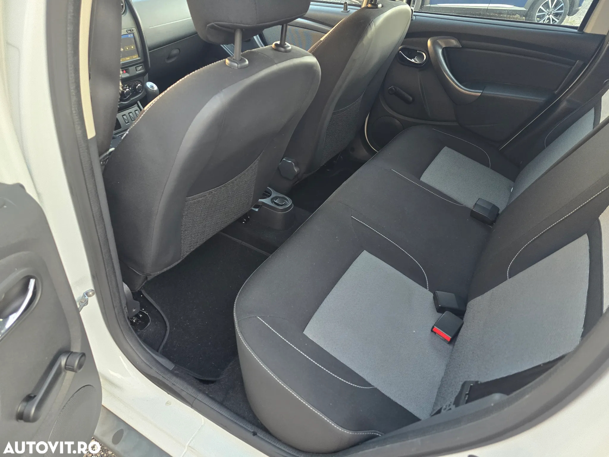 Dacia Duster 1.6 4x2 Laureate - 11