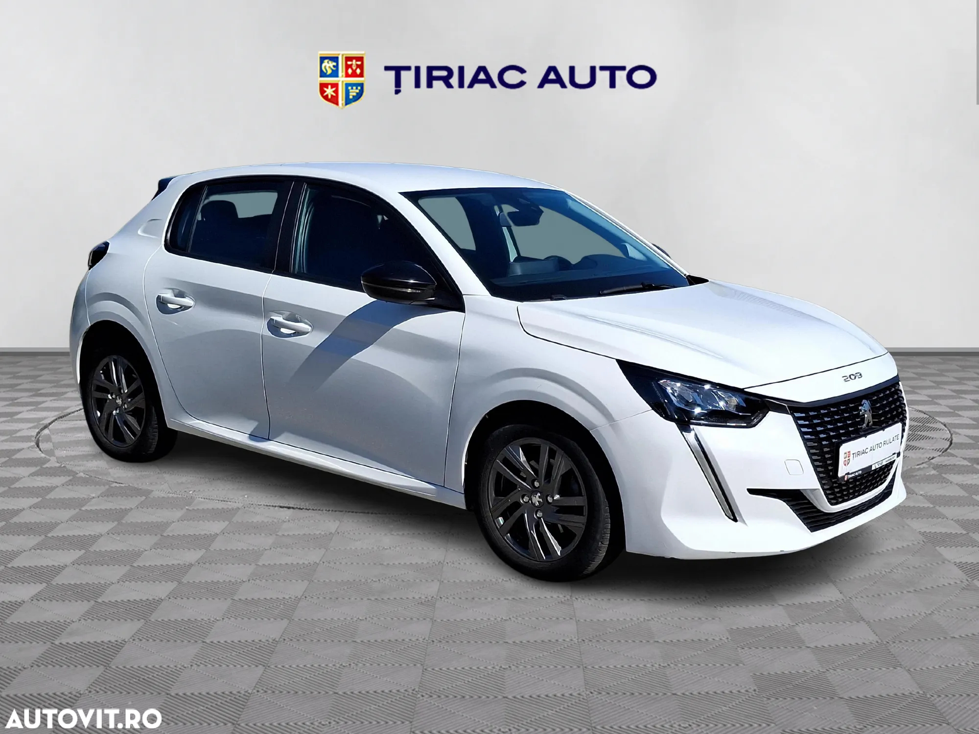 Peugeot 208 - 8