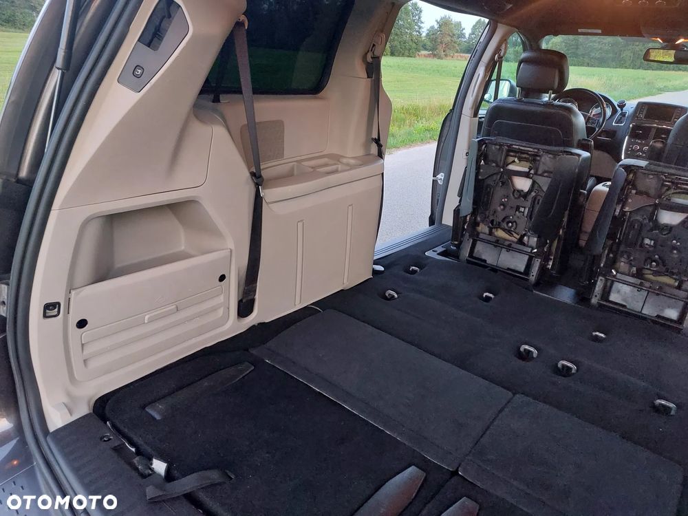 Dodge Grand Caravan - 29