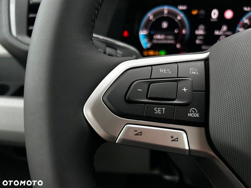 Volkswagen Crafter Crafter 35 Skrzyniowy z podwójną kabiną silnik: 2,0 l EU6 SCR 177 KM / skrzynia biegów: 4MOTION automatyczna 8-biegowa rozstaw osi: 3640 mm - 20