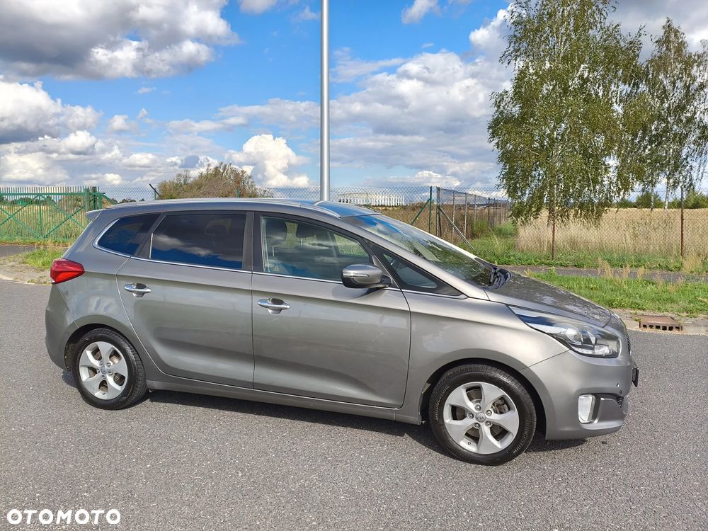 Kia Carens - 4