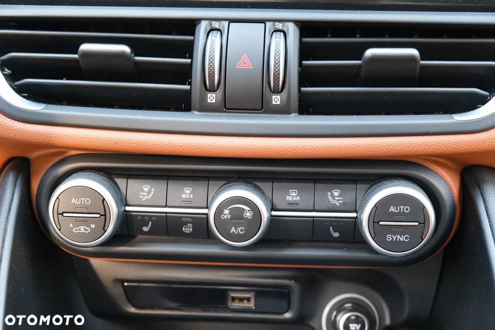 Alfa Romeo Giulia 2.0 Turbo 16V AT8-Q4 Veloce Ti - 13