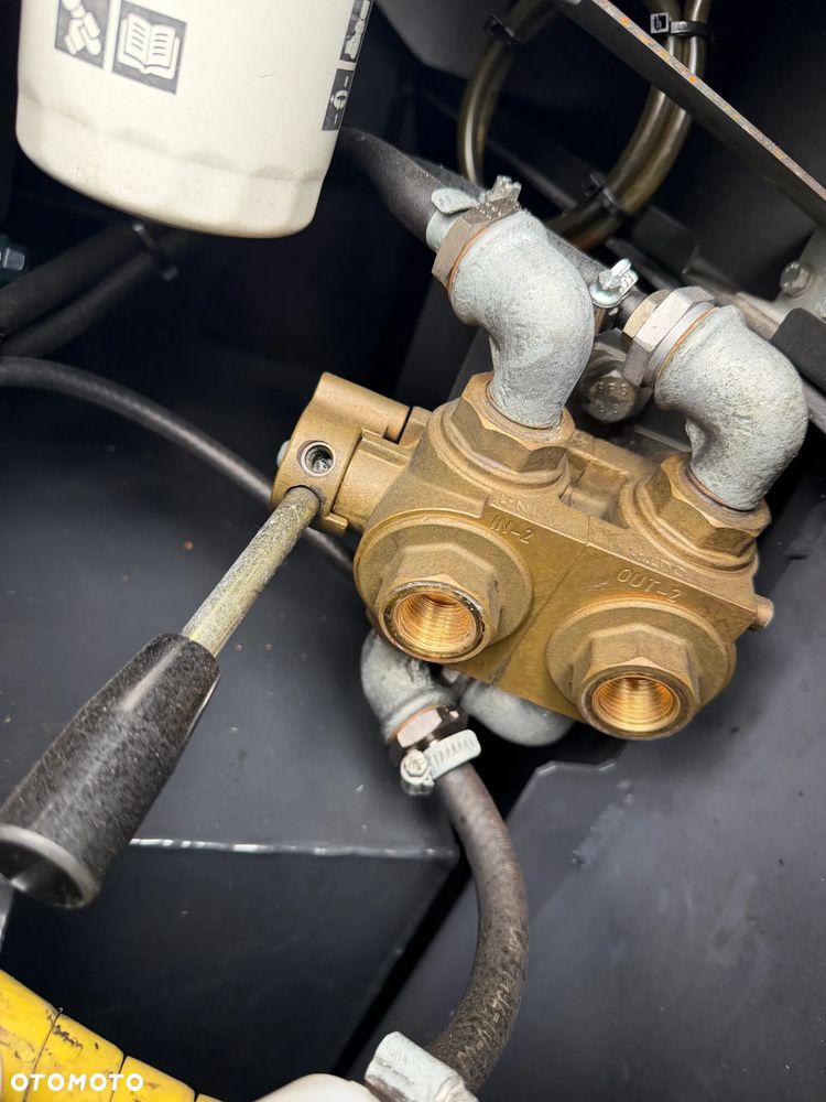 Atlas Copco QES 9 Agregat Prądotwórczy Generator prądu Wyciszony.  2018 rok. Silnik KUBOTA 3 cylindry. Agregat do pracy ciągłej. 2 x 400 VOLT oraz 230. Agregat w Bardzo ładnym stanie jak z Salonu. Sprowadzony z Norwegii. Agregat posiada bardzo dużo zabezpieczeń prądowych. Bezpieczna maszyna! Prądnica MECCALTE ECP3 1L4 najlepsza marka światowa! OKAZJA TANIO Profesjonalny przemysłowy sprzęt! Dokumenty inst. obsługi - 26