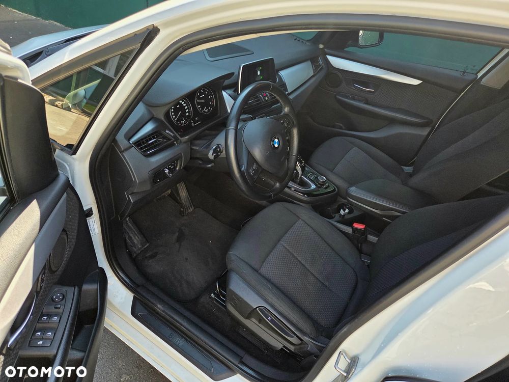 BMW Seria 2 218d - 12