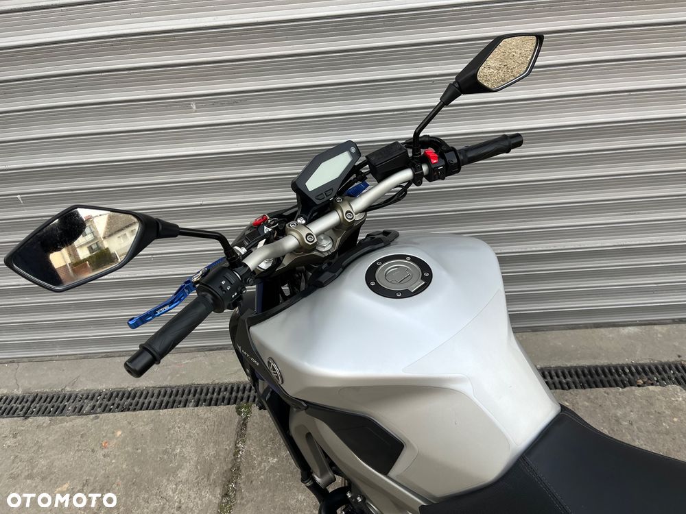 Yamaha MT - 12