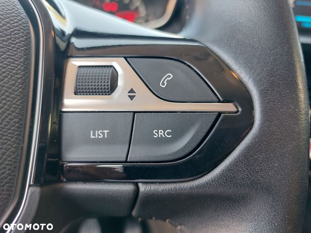 Peugeot 208 - 18
