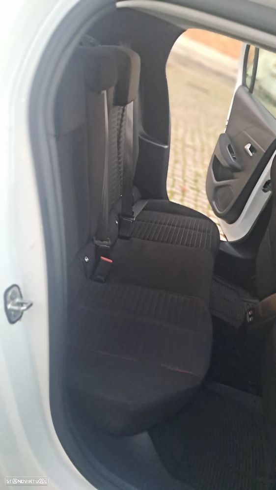 Peugeot e-208 Active - 12