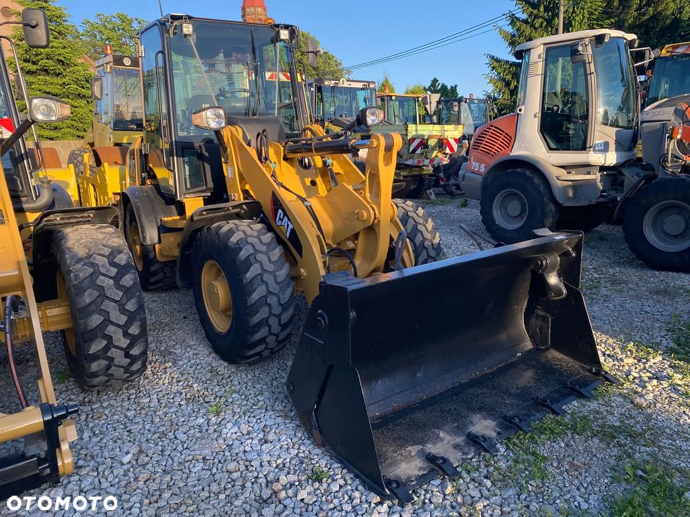 Caterpillar CAT 907M, 3400 MTH, ŁYŻKA OTWIERANA + WIDŁY, z NIEMIEC, SUPER STAN, - 4