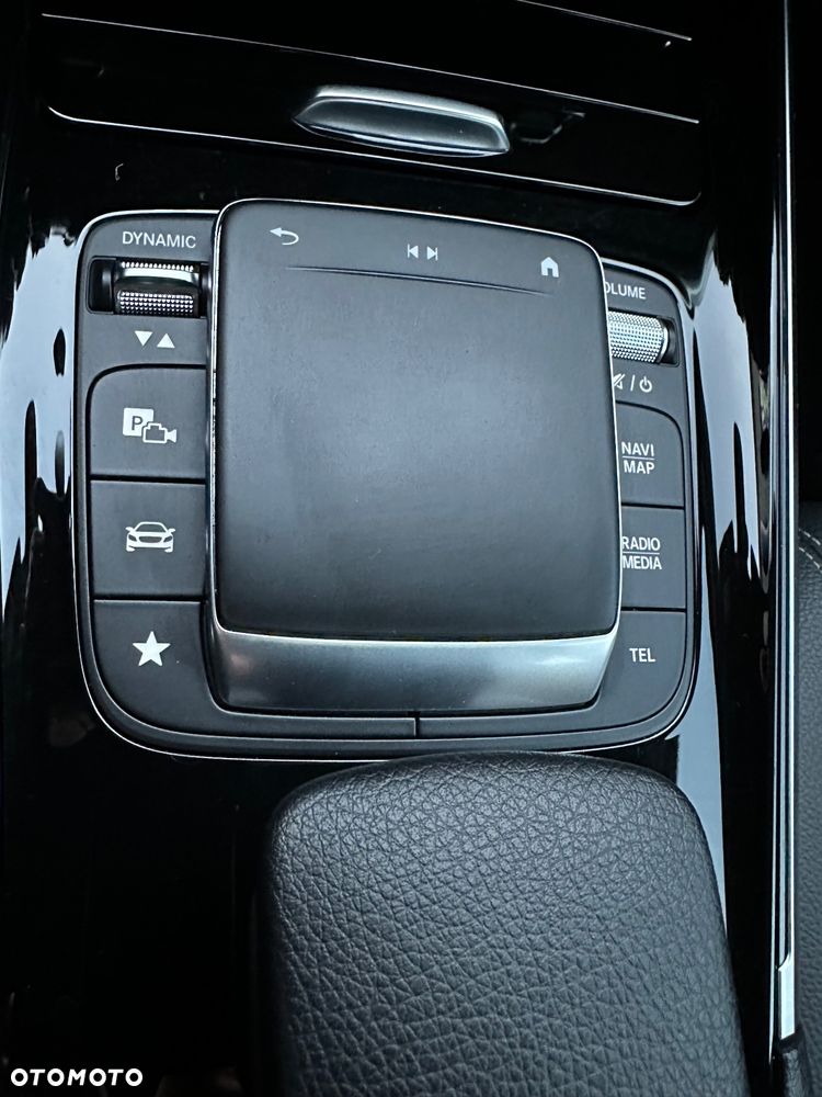 Mercedes-Benz GLB - 16