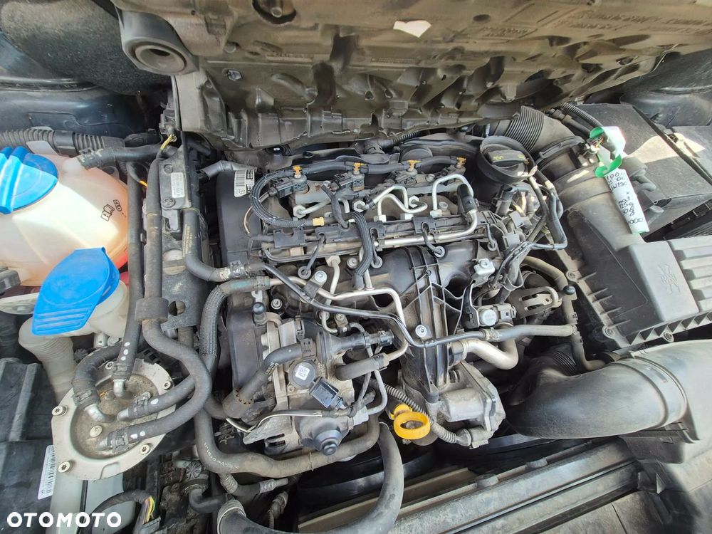 Volkswagen Touran 2.0 TDI DPF Highline - 34