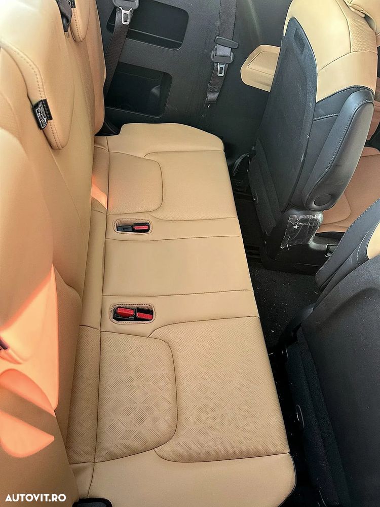 Kia Carnival - 36