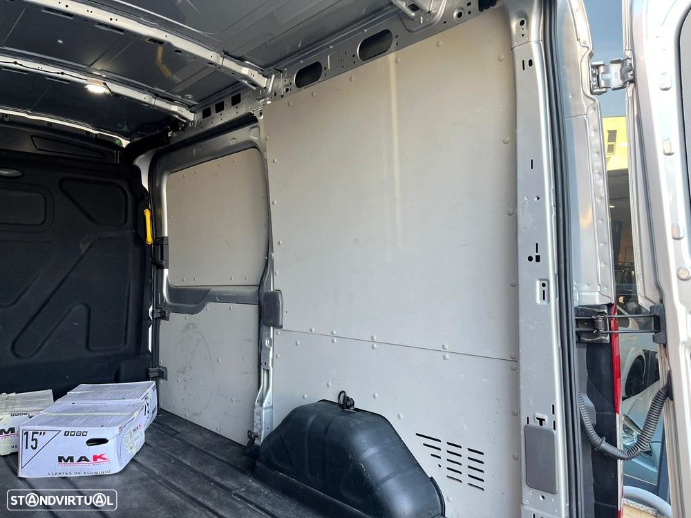 Ford Transit L2H2 2.0 TDCi Iva Dedutivel - 24