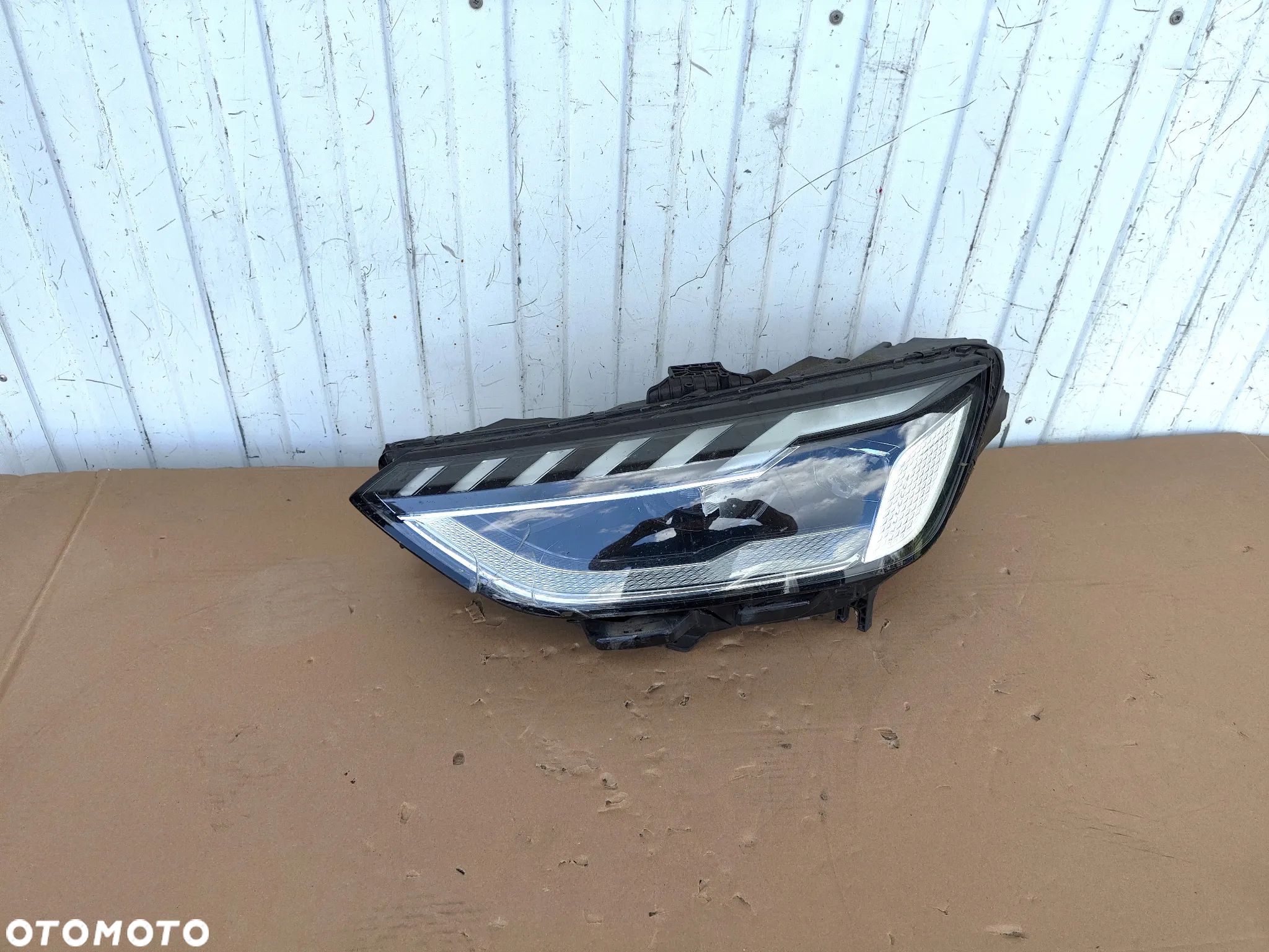 AUDI A4 B9 8W0 LIFT MATRIX FULL LED LAMPA LEWA PRZÓD - 1