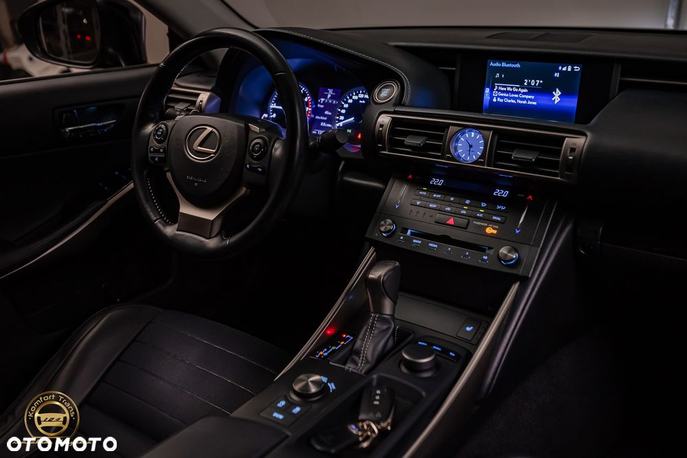 Lexus IS 200t Elite - 5