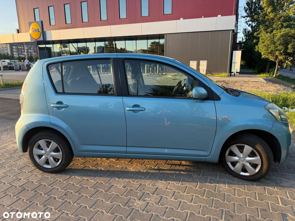 Daihatsu Sirion 1.0 - 5