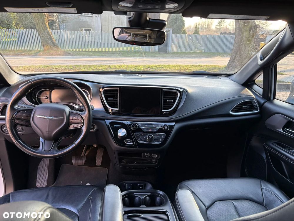 Chrysler Pacifica - 12