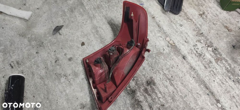 KR LAMPA PRAWY TYŁ SUZUKI SWIFT MK VI 6 05- 3 D 3D - 2