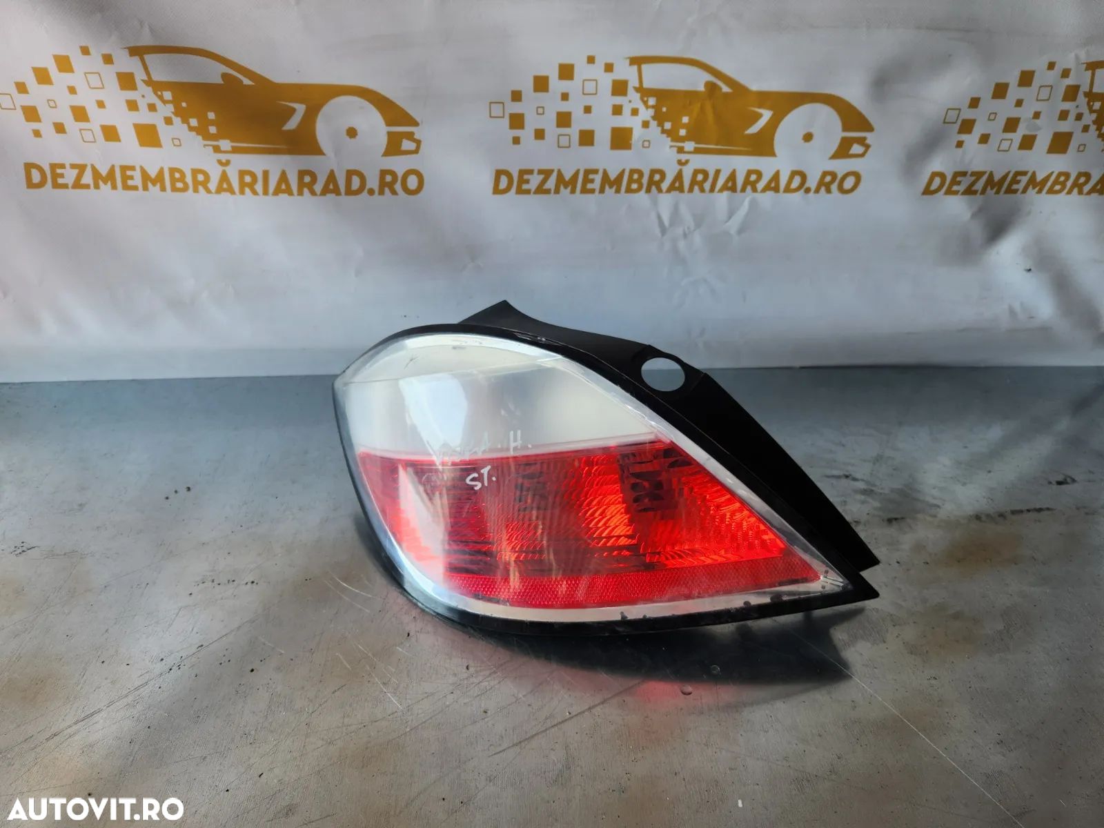 Stop Tripla Lampa Stop Stanga Opel Astra H Hatchback Mic Defect - Dezmembrari Arad - 1