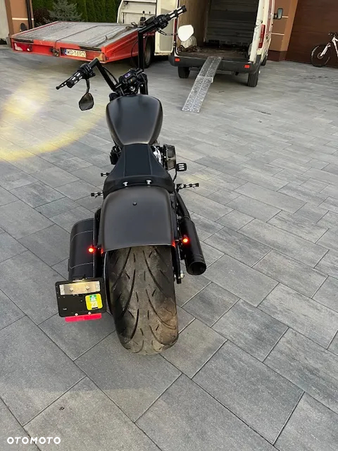Harley-Davidson Softail Breakout - 10