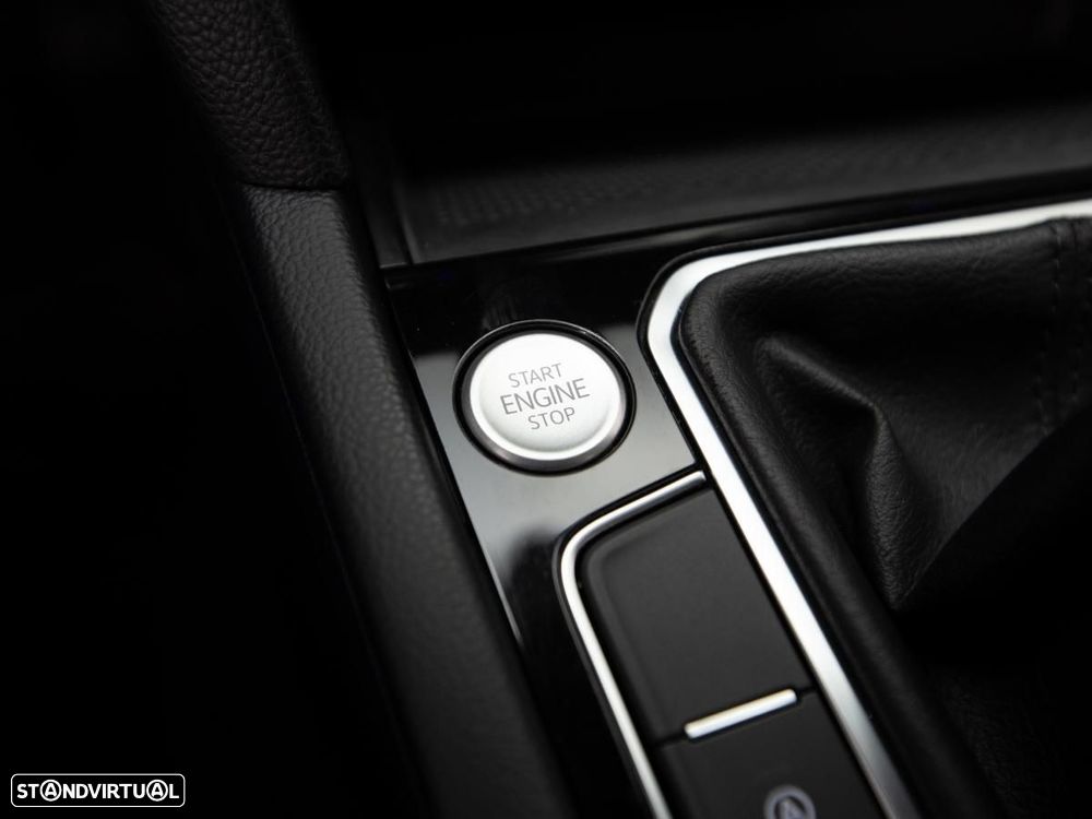 VW Passat Variant 2.0 TDi Business - 18