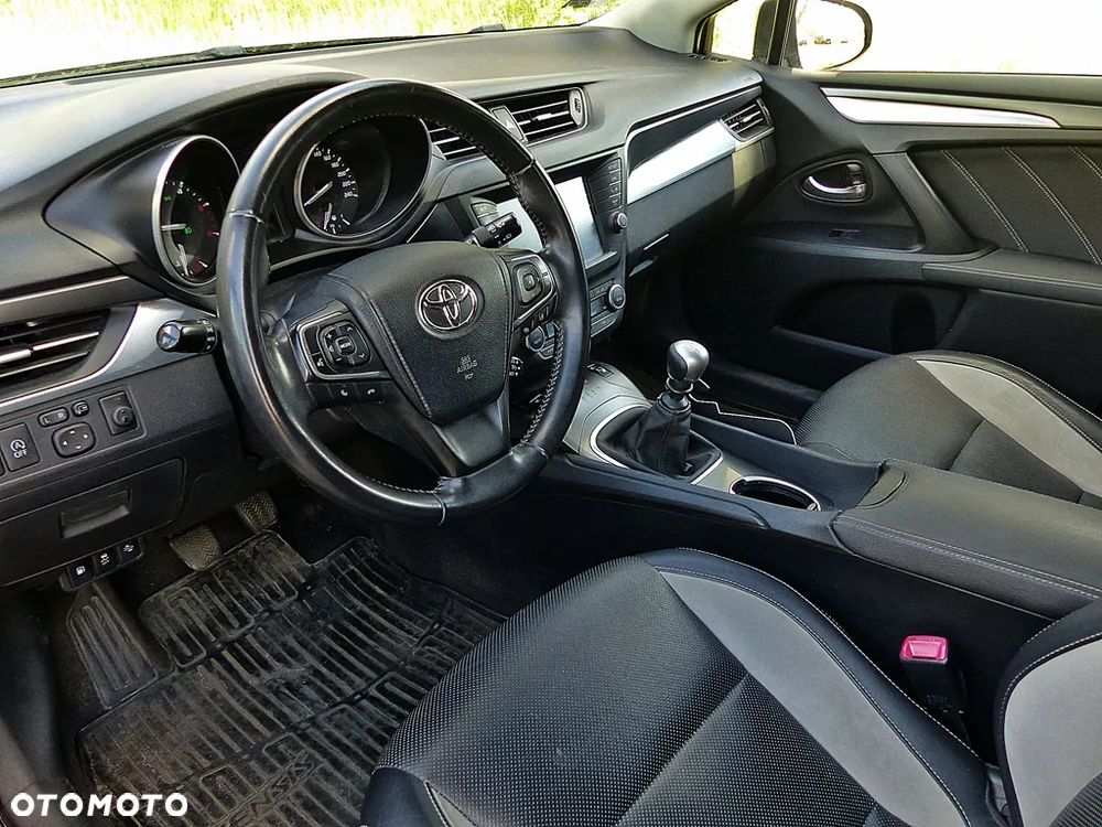 Toyota Avensis 2.0 D-4D Premium - 19