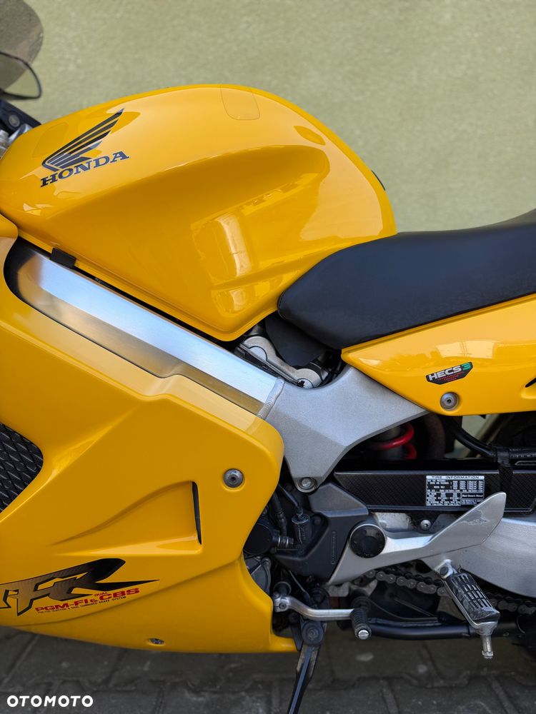 Honda VFR - 25