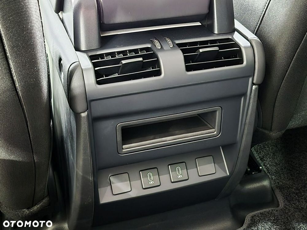 Land Rover Defender - 19