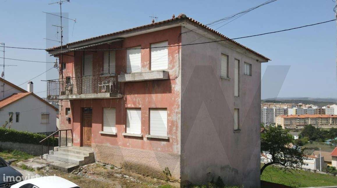 Prédio em Prop. Total  com 2 Apartamentos T3 + Cave em Bragança (Sé ) - Grande imagem: 2/12